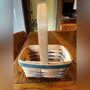 Longaberger Handwoven Basket with Green Weave 1993 USA